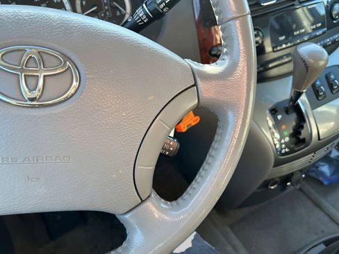 Used 2005 Toyota Sienna XLE image 24