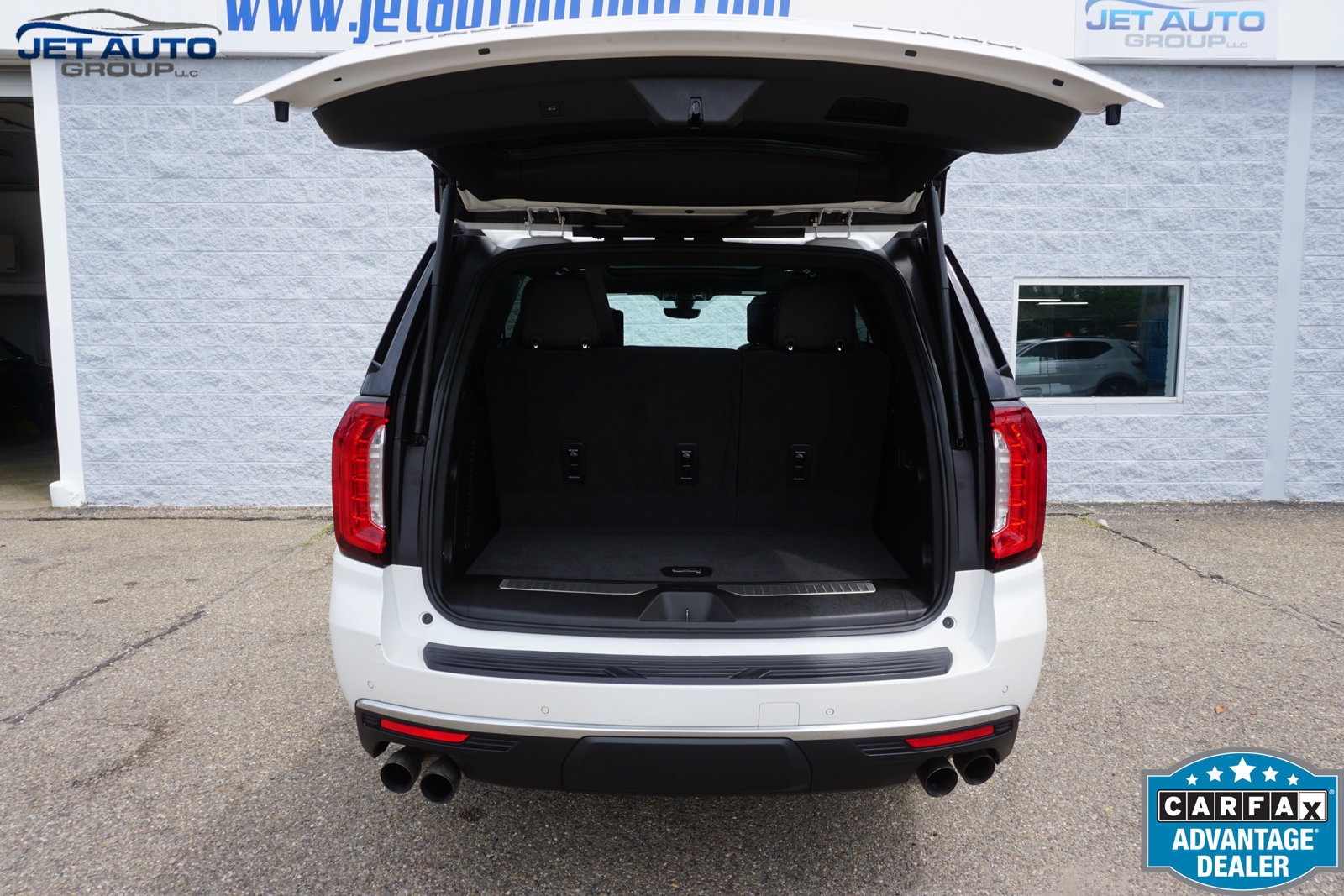 Used 2022 GMC Yukon Denali w/ Denali Ultimate Package AWD/4WD image 16