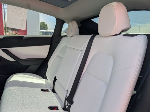 Used 2022 Tesla Model Y Long Range AWD/4WD image 10