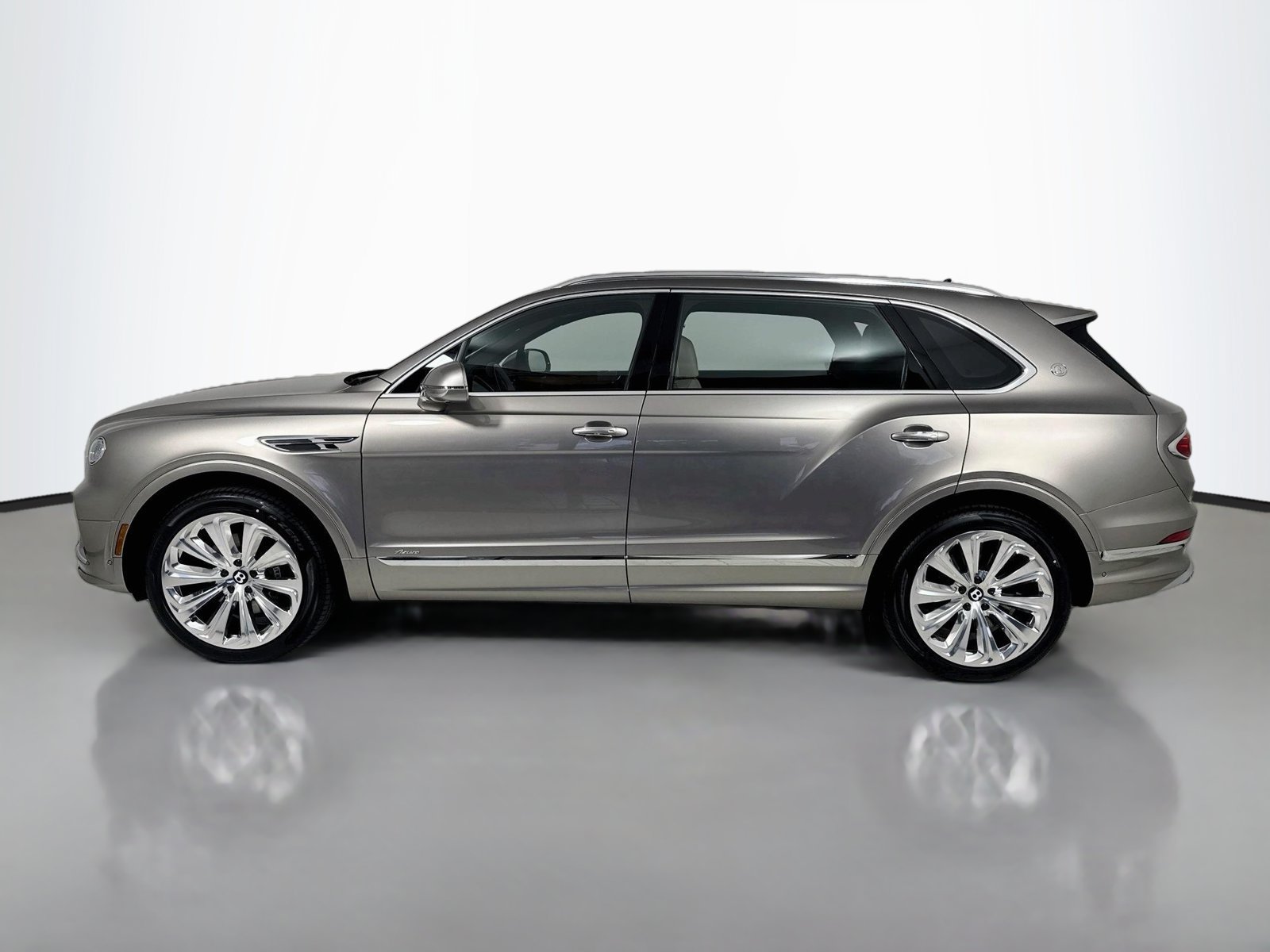 Used 2026 Bentley Bentayga Extended Wheelbase AWD/4WD image 4