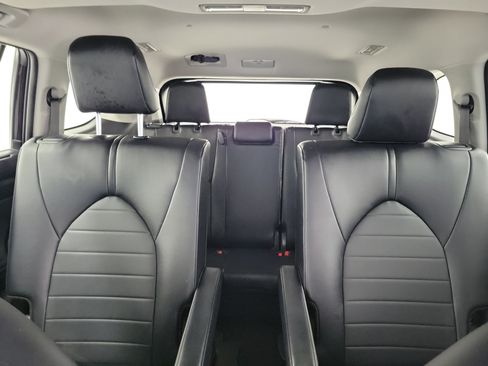 Certified 2024 Toyota Highlander XLE FWD image 10