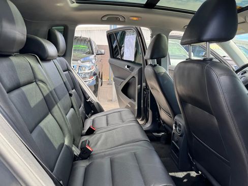 Used 2017 Volkswagen Tiguan SEL image 16