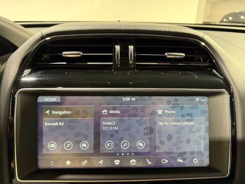 Used 2020 Jaguar F-PACE Prestige image 24