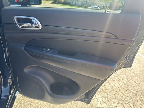 Used 2019 Jeep Grand Cherokee Altitude AWD/4WD image 38