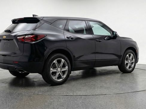 Used 2025 Chevrolet Blazer LT FWD image 9