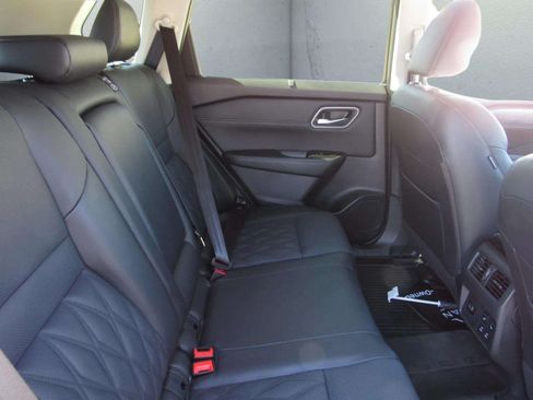 Used 2025 Nissan Rogue Platinum w/ Platinum Premium Package AWD/4WD image 12