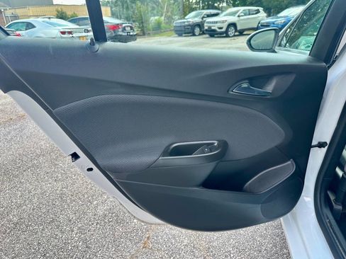 Used 2017 Chevrolet Cruze LT w/ Convenience Package FWD image 13