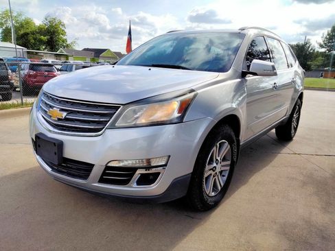 Used 2015 Chevrolet Traverse LT FWD image 1