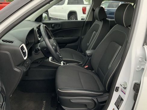 Used 2024 Hyundai Venue Limited FWD image 21
