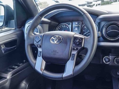 Used 2022 Toyota Tacoma TRD Sport image 14