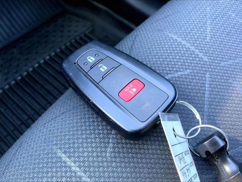 Used 2024 Toyota RAV4 XLE w/ Convenience Package image 14