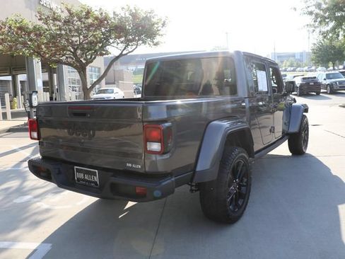 Used 2025 Jeep Gladiator Sport AWD/4WD image 6