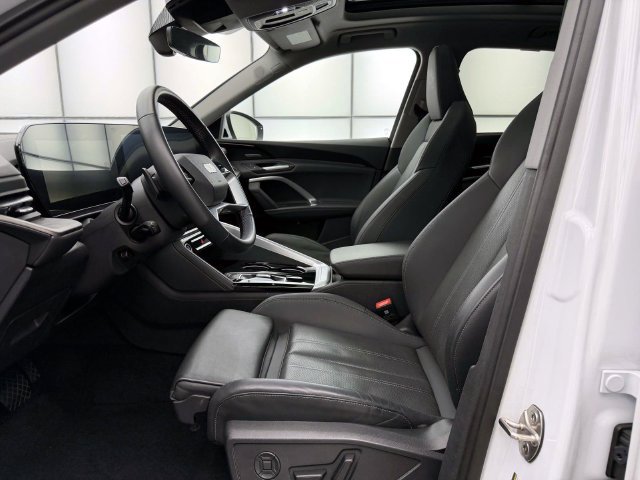 Used 2025 Audi Q5 Premium Plus w/ Premium Plus AWD/4WD image 17