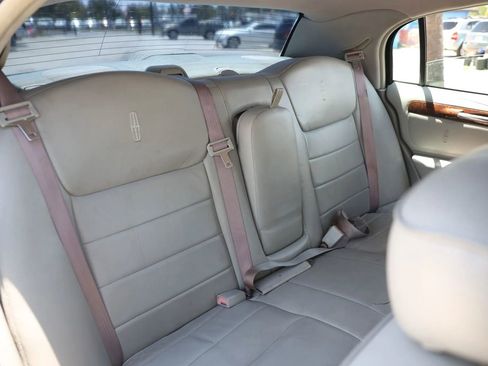 Used 2001 Lincoln Town Car Signature RWD image 21