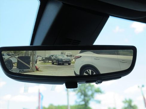 Used 2023 Chevrolet Traverse LT FWD image 13