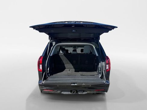 Used 2025 Ford Expedition Active image 19