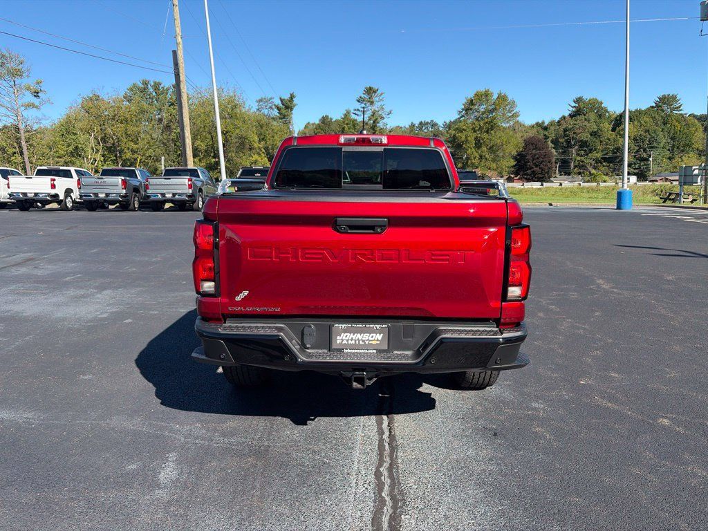Used 2023 Chevrolet Colorado Z71 w/ Z71 Convenience Package 2 AWD/4WD image 9