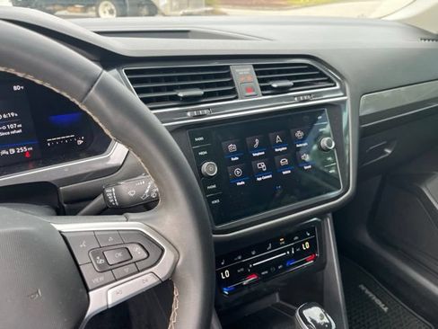 Used 2022 Volkswagen Tiguan SE FWD image 25