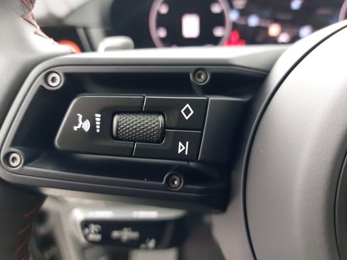 Used 2026 Porsche Cayenne Coupe image 19