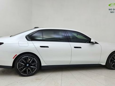 Used 2023 BMW i7 xDrive60 w/ Executive Package 2 AWD/4WD image 6