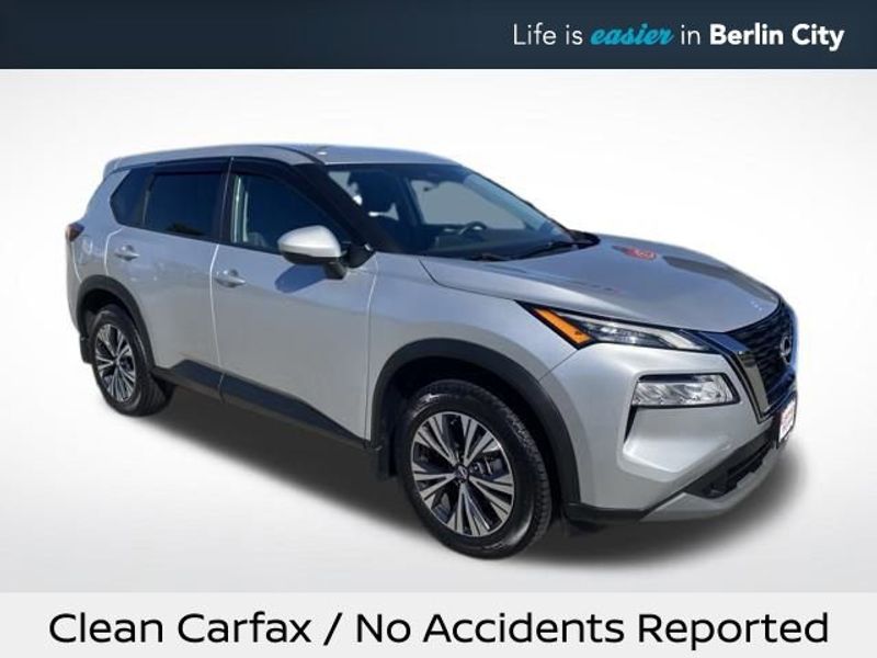 Certified 2022 Nissan Rogue SV image 1