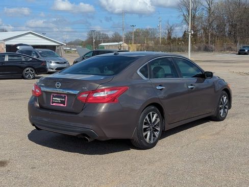 Used 2017 Nissan Altima 2.5 SV image 5
