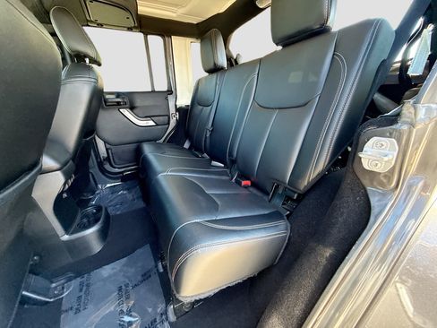 Used 2017 Jeep Wrangler Unlimited Sahara w/ Dual Top Group image 18