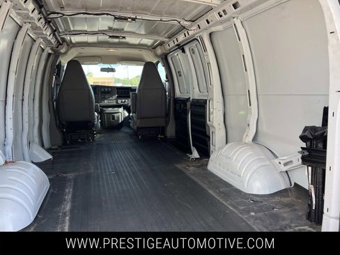 Used 2022 GMC Savana 2500 w/ Driver Convenience Package image 15