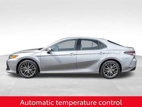 Used 2022 Toyota Camry XLE FWD image 12
