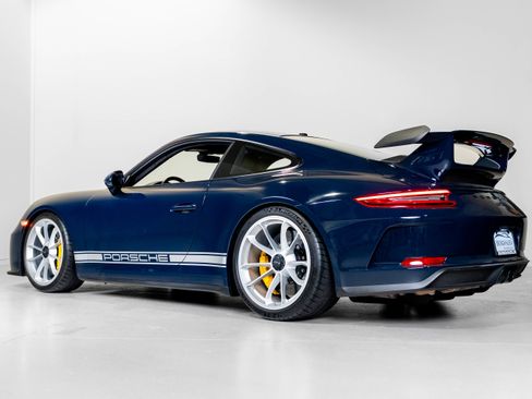 Used 2018 Porsche 911 GT3 RWD image 2