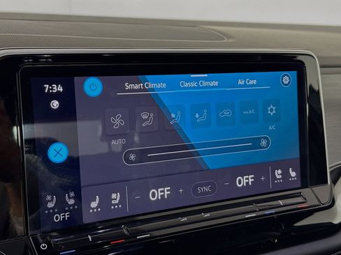 Used 2024 Volkswagen Atlas Cross Sport SE image 16