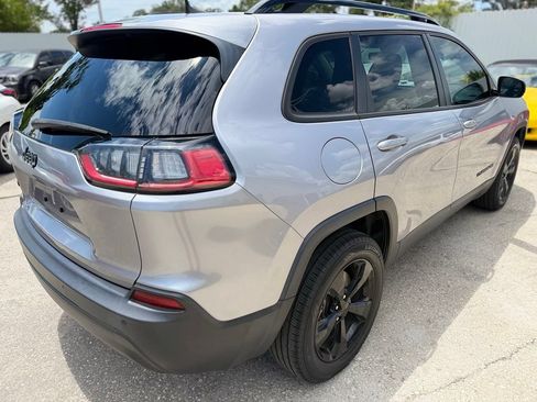 Used 2021 Jeep Cherokee Latitude Plus AWD/4WD image 5