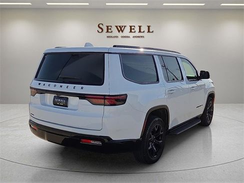 Used 2023 Jeep Wagoneer Series II image 4