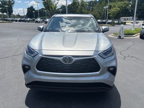 Used 2021 Toyota Highlander XLE FWD image 5