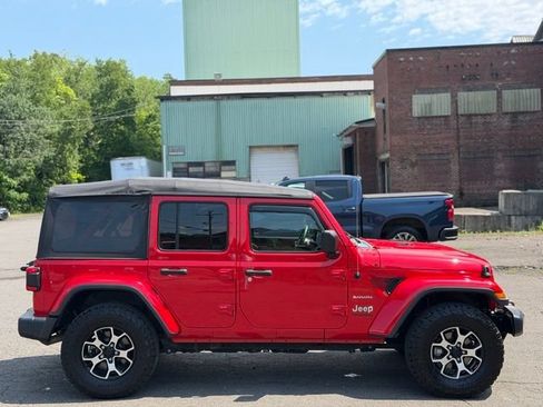 Used 2019 Jeep Wrangler Unlimited Sahara AWD/4WD image 4