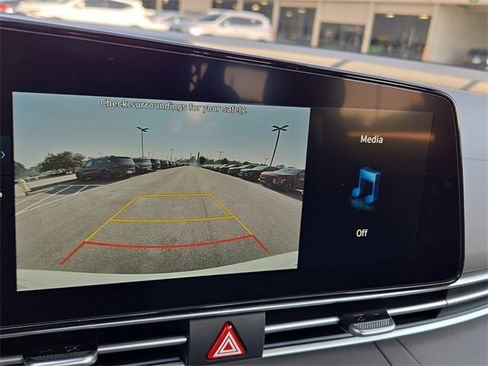 New 2025 Hyundai Elantra SEL image 13