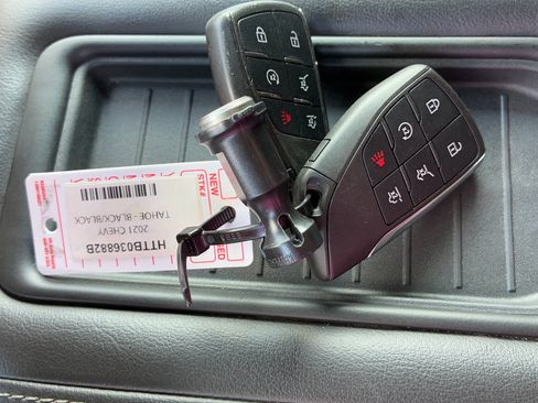 Used 2021 Chevrolet Tahoe Z71 w/ Z71 Off-Road Package image 36