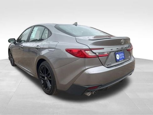 Used 2025 Toyota Camry SE image 4