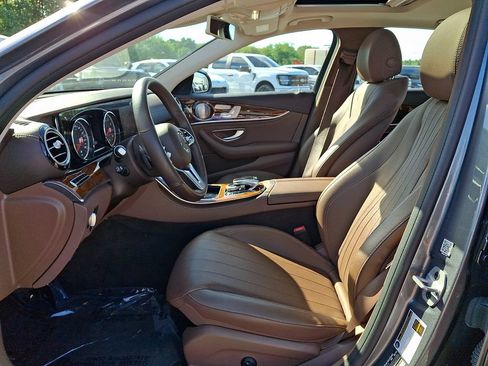 Used 2019 Mercedes-Benz E 300 4MATIC image 13