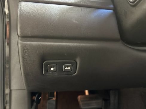 Used 2009 Cadillac XLR V RWD image 34