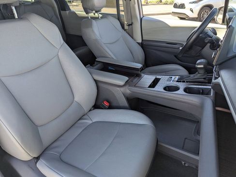 Used 2024 Toyota Sienna XLE image 12