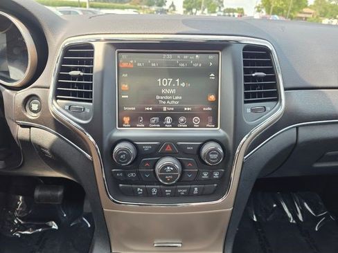 Used 2017 Jeep Grand Cherokee Limited w/ Luxury Group II AWD/4WD image 26