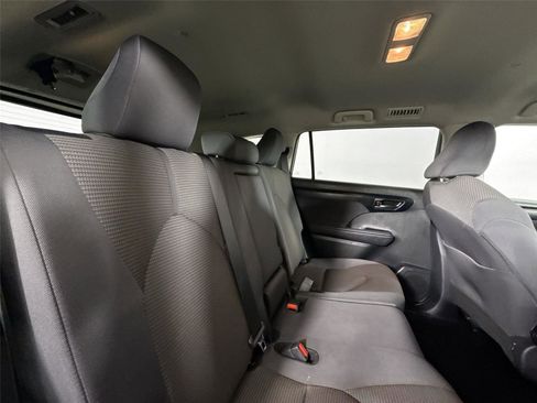 Certified 2025 Toyota Highlander LE FWD image 38