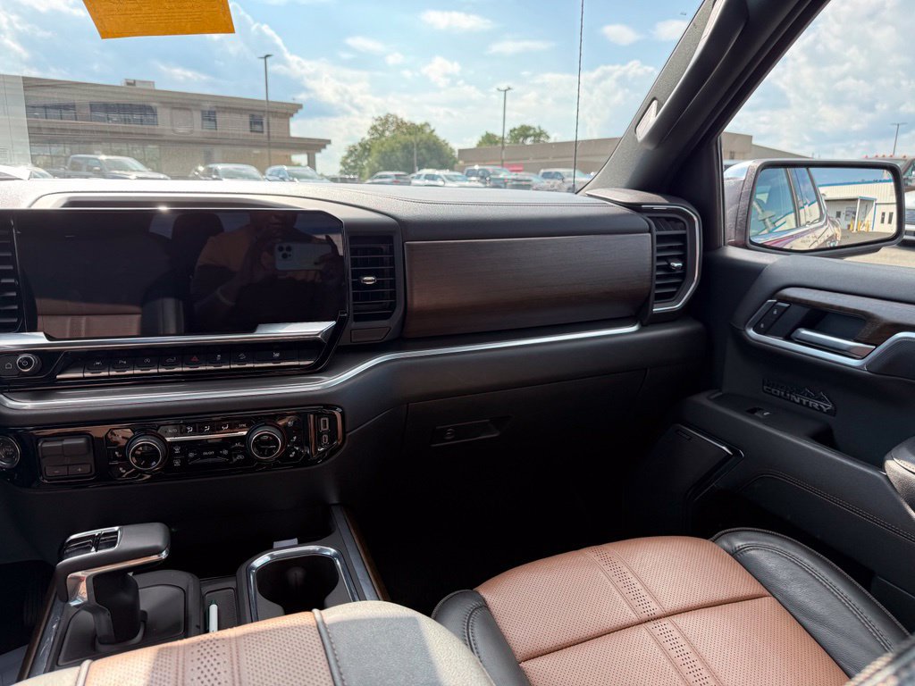 Used 2026 Chevrolet Silverado 1500 High Country w/ Technology Package AWD/4WD image 17