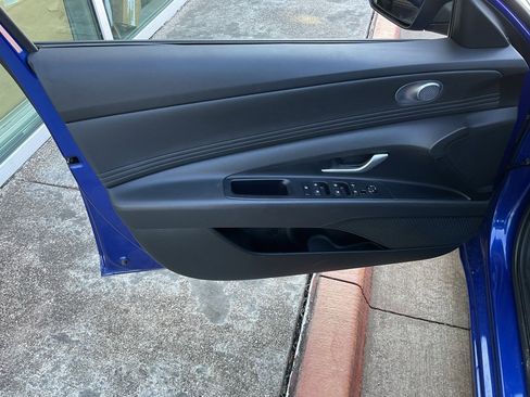 Used 2025 Hyundai Elantra SEL image 13