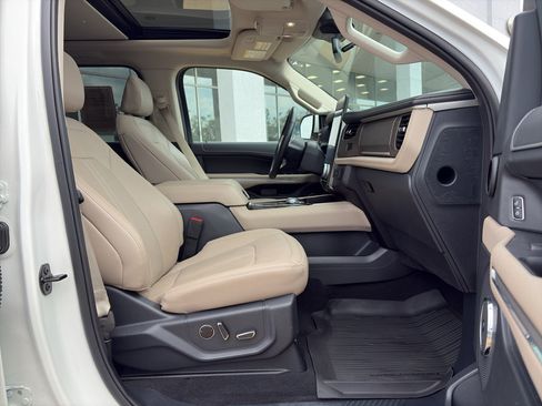 Used 2024 Ford Expedition Limited RWD image 16
