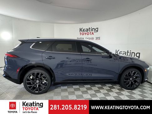 New 2025 Toyota Crown Signia image 4