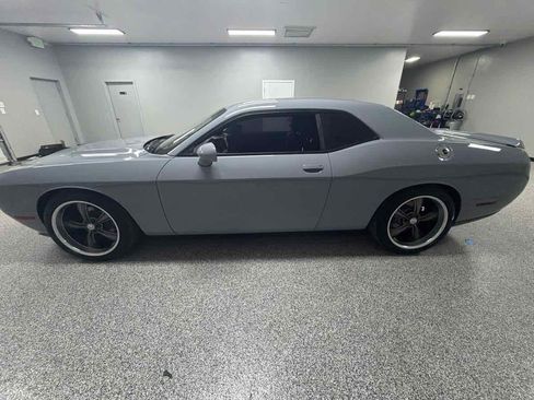 Used 2020 Dodge Challenger SXT RWD image 6