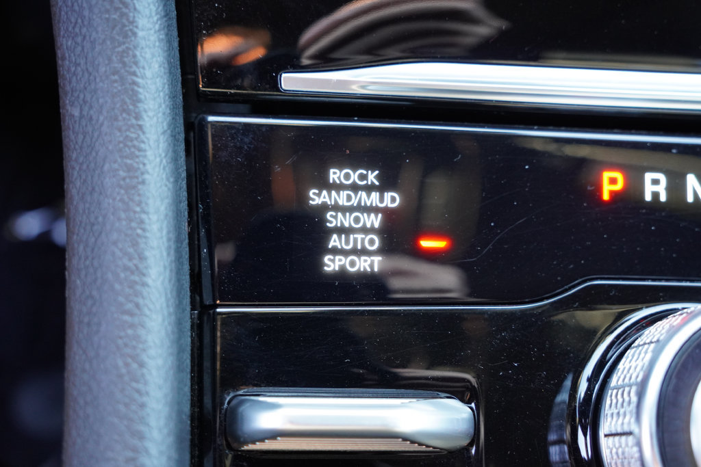 Used 2025 Jeep Grand Cherokee Summit w/ Obsidian Package AWD/4WD image 35