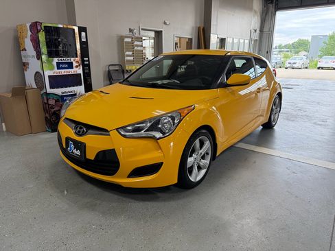 Used 2015 Hyundai Veloster FWD image 2